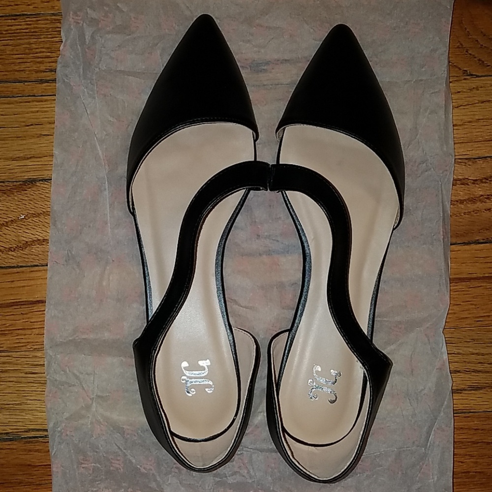 Journee Collection Landry Flat
